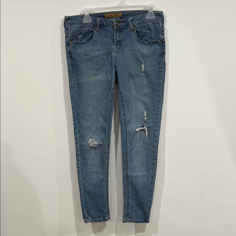 Celebrity Pink size 7 Distressed Blue Ankle Jeans
